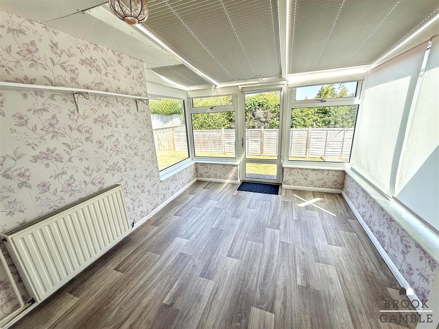 2 Bedroom Bungalow. Buckhurst Close in Eastbourne,  5
